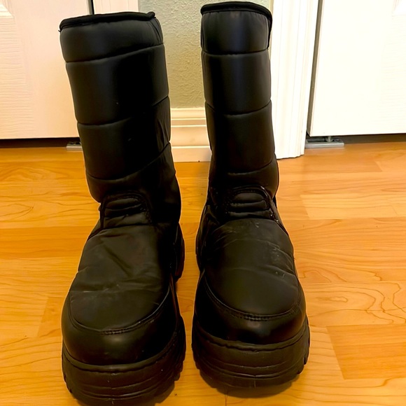 Kids’ size 7/8 winter snow boots - Picture 1 of 4
